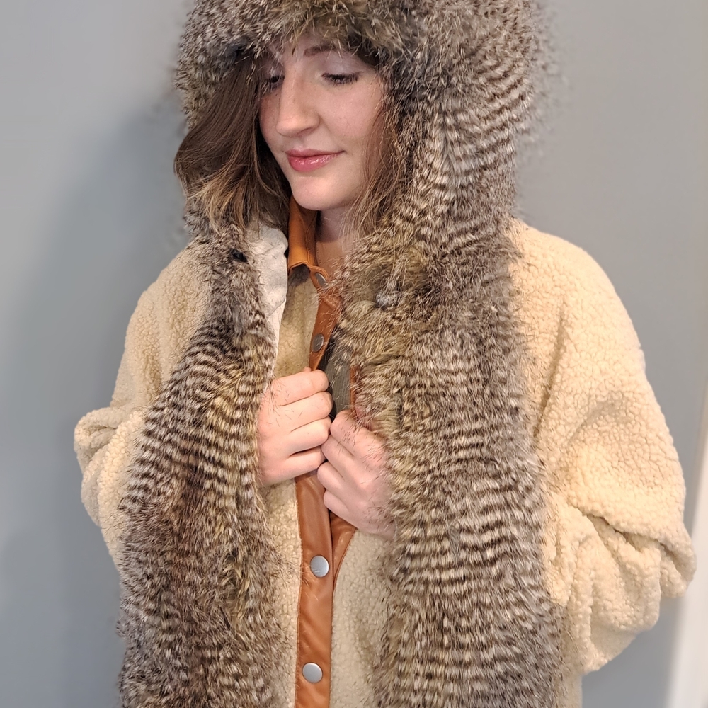 SpiritHoods Night Owl Faux Fur Hood - Picture 5 of 5